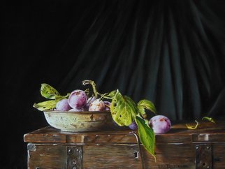 Jan Teunissen; Plums In A Rusty Dish On A Box, 2018, Original Painting Oil, 40 x 30 cm. 