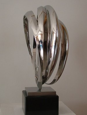 Wenqin Chen; Eternal Curve No1, 2011, Original Sculpture Steel, 40 x 56 cm. 