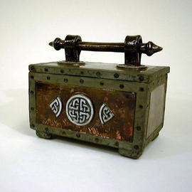 Celtic Box with handle By Alice Buttress